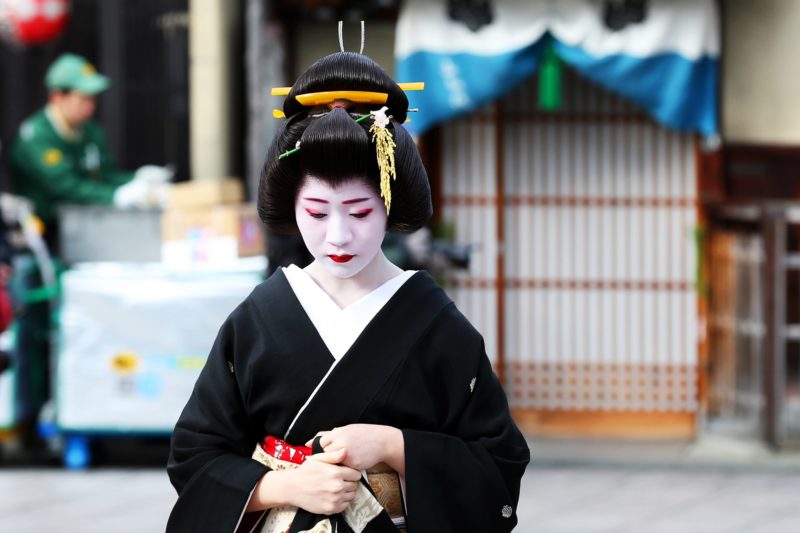 geisha in kimono